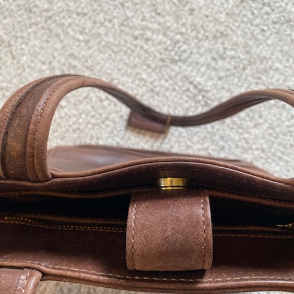 Authentic vintage Coach 9305 in rich mahogany glove-tanned leather. - Picture 3 of 7
